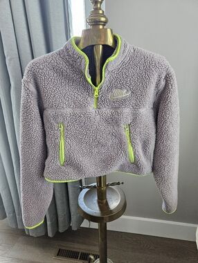 Bundle 3/$50 Nike Cropped Sherpa Pullover with Neon Yellow Trim Size Xs